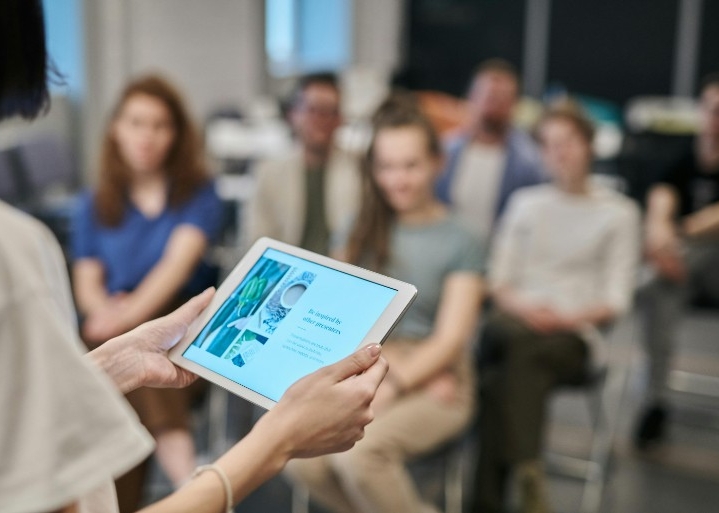 Tried, tested, effective and highly interactive communication and leadership courses.