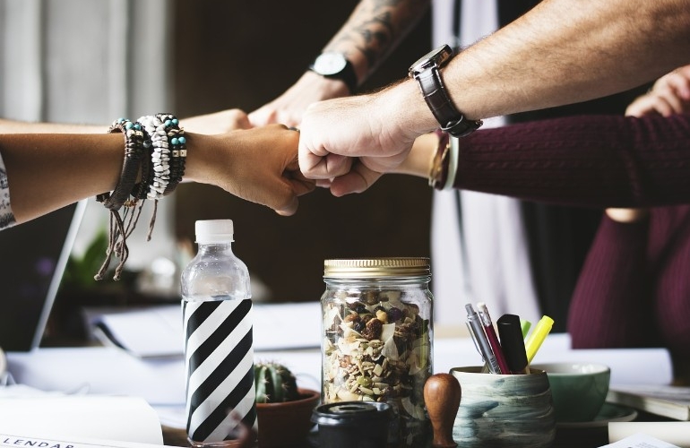 Learn the art of influencing through body language, voice and language patterns.